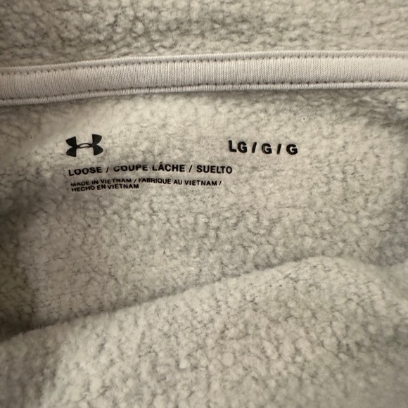 Size L Under Armour turtleneck sweatshirt with full front pocket - Picture 2 of 2